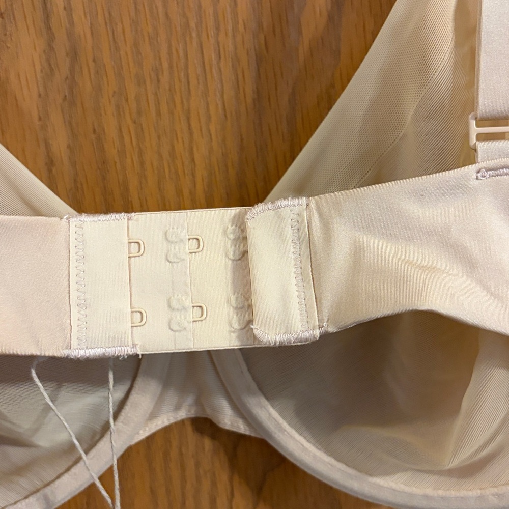 SKIMS NEW Sand Women’s No Show Unlined Molded Demi Bra 34DDD - Picture 8 of 10